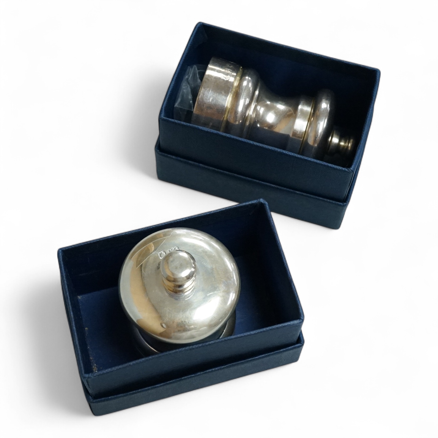 A pair of modern silver pepper mills, by M C Hersey & Son Ltd, London, 1993 & 1995, 7cm, each individually boxed.
